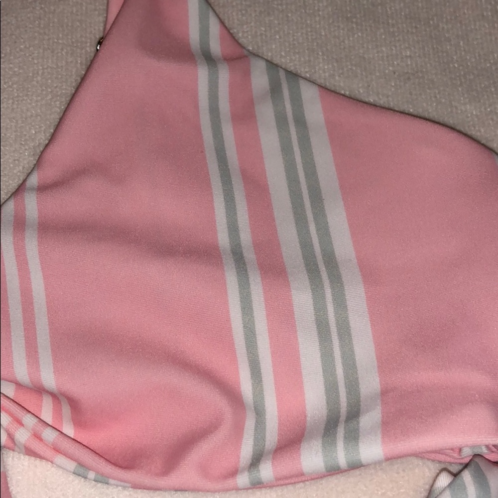 bikini - Picture 3 of 3